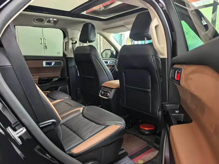Ford Explorer Explorer 2023 EcoBoost 285 4WD Titanium Edition 7 Seaters 2024 — миниатюра 3