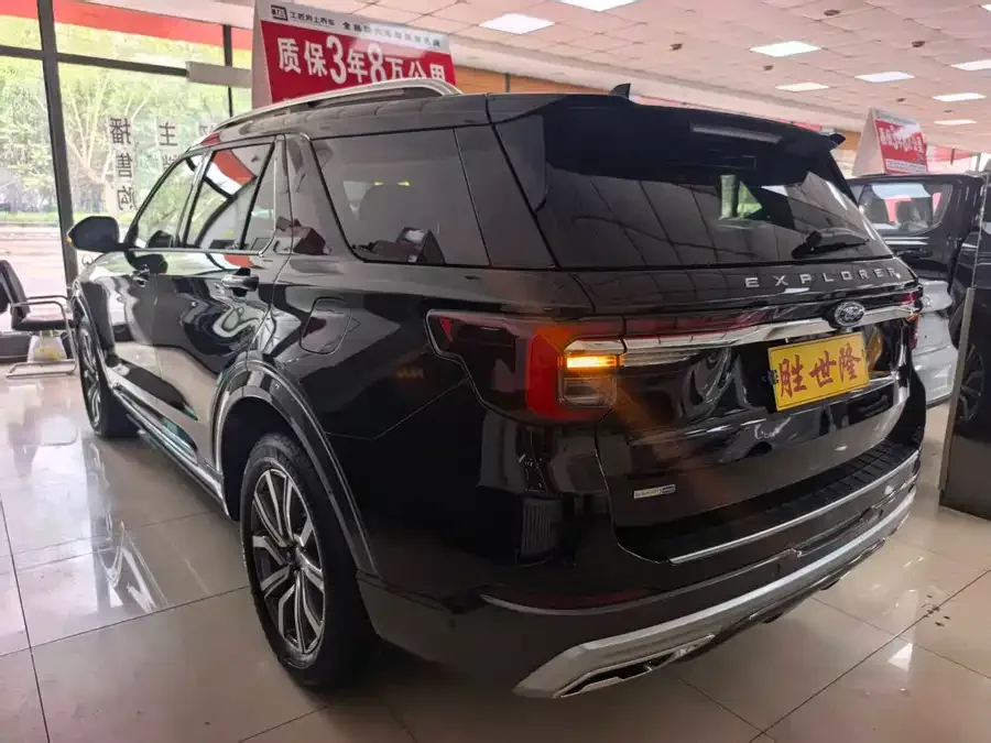 Ford Explorer Explorer 2023 EcoBoost 285 4WD Titanium Edition 7 Seaters 2024 — миниатюра 4
