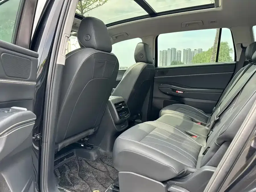 Volkswagen Teramont 2025 Touron Pro 450TSI 4WD Vertical and Horizontal Edition 2025 — миниатюра 2