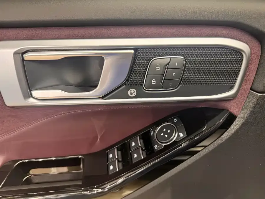 Ford Explorer Explorer 2023 EcoBoost 285 4WD Titanium Edition 6 Seaters 2023 — миниатюра 3