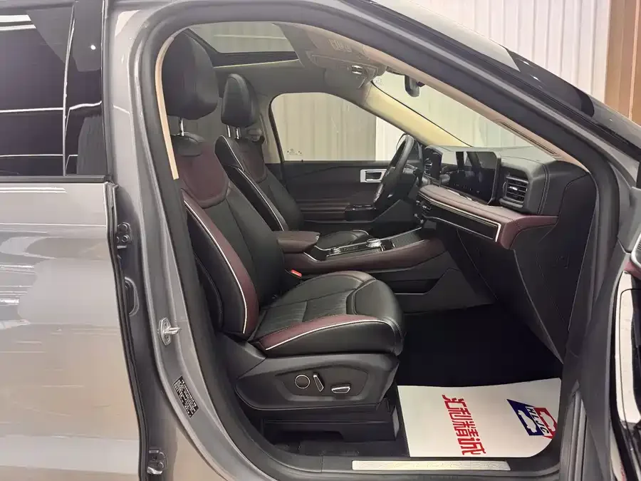 Ford Explorer Explorer 2023 EcoBoost 285 4WD Titanium Edition 6 Seaters 2023 — миниатюра 5