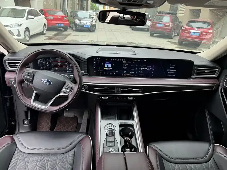 Ford Explorer Explorer 2023 EcoBoost 285 4WD Titanium Edition 7 Seaters 2023 — миниатюра 3