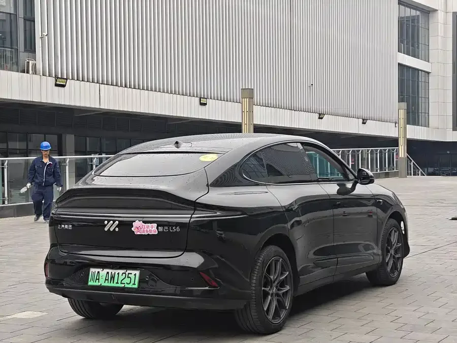 IM Motors LS6 Zhiji LS6 2023 Max Standard Edition 2023 — миниатюра 2