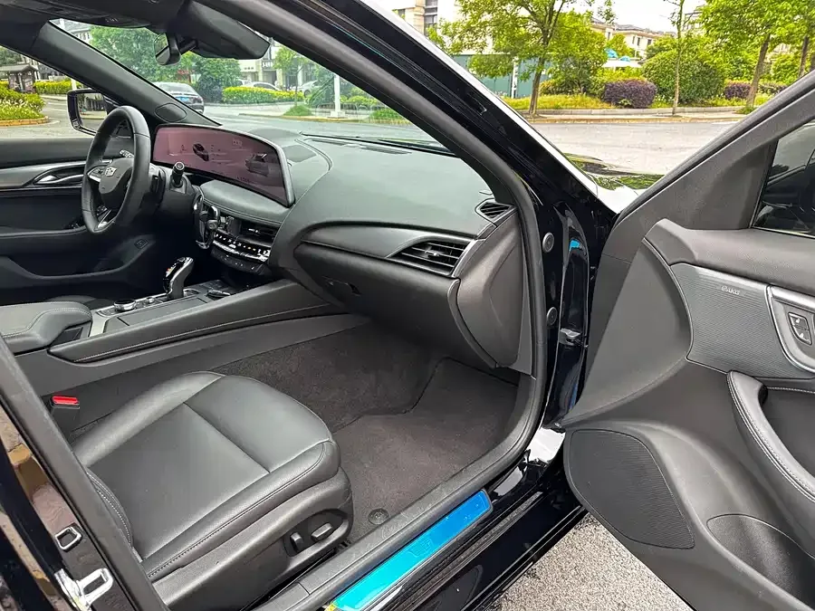 Cadillac CT5 2025 28T City Sports Edition 2025 — миниатюра 4