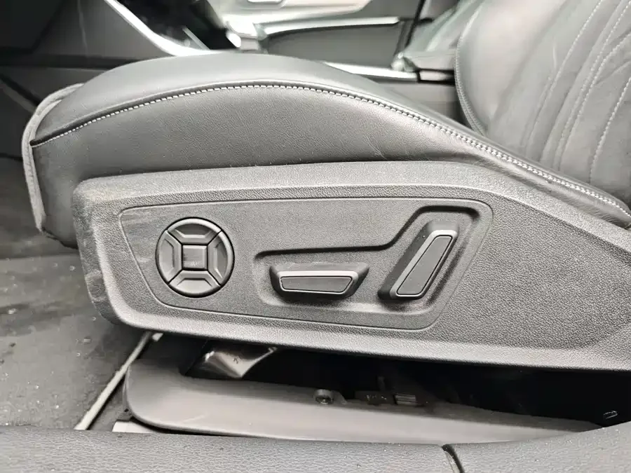 Audi A7L 2022 45 TFSI S-line Dream Flow Crystal Set 2023 — миниатюра 5