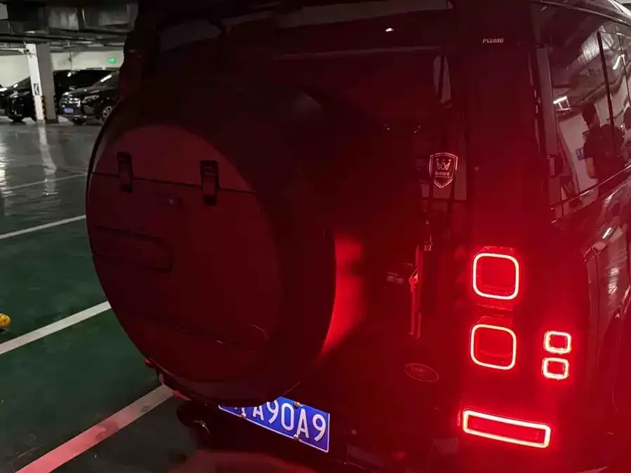 Land Rover guard Land Rover Defender 2024 110 3.0T P400 XS 2024 — миниатюра 4