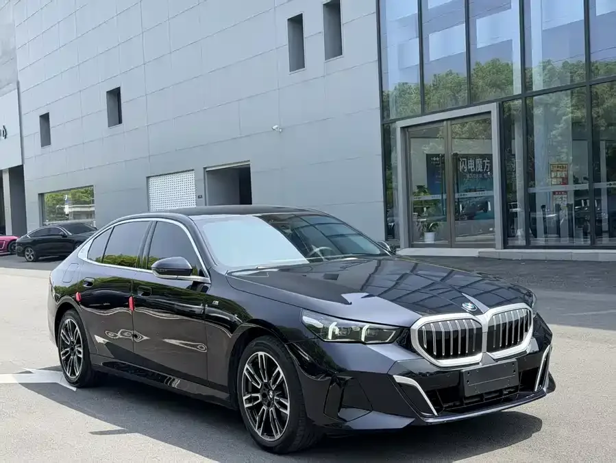 BMW 5 Series BMW 5 Series 2024 525Li M Sports Package 2024 — фото 1, купить с доставкой в Москву