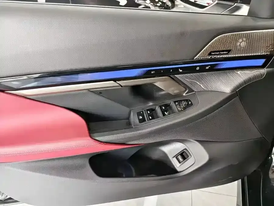 BMW 5 Series BMW 5 Series 2024 530Li Exclusive M Sports Package 2024 — миниатюра 2