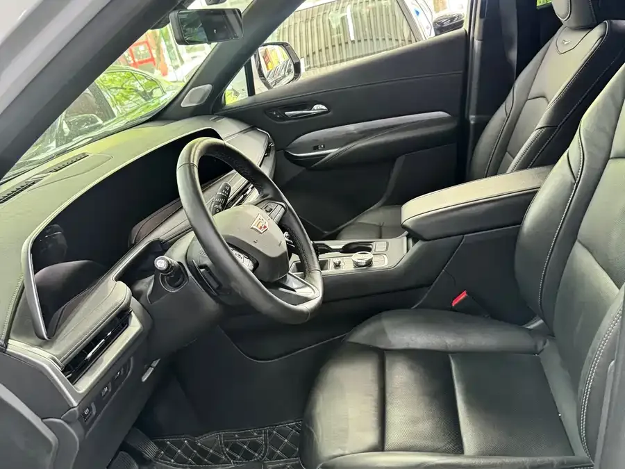 Cadillac XT4 2024 28T 2WD Premium Edition 2023 — миниатюра 2