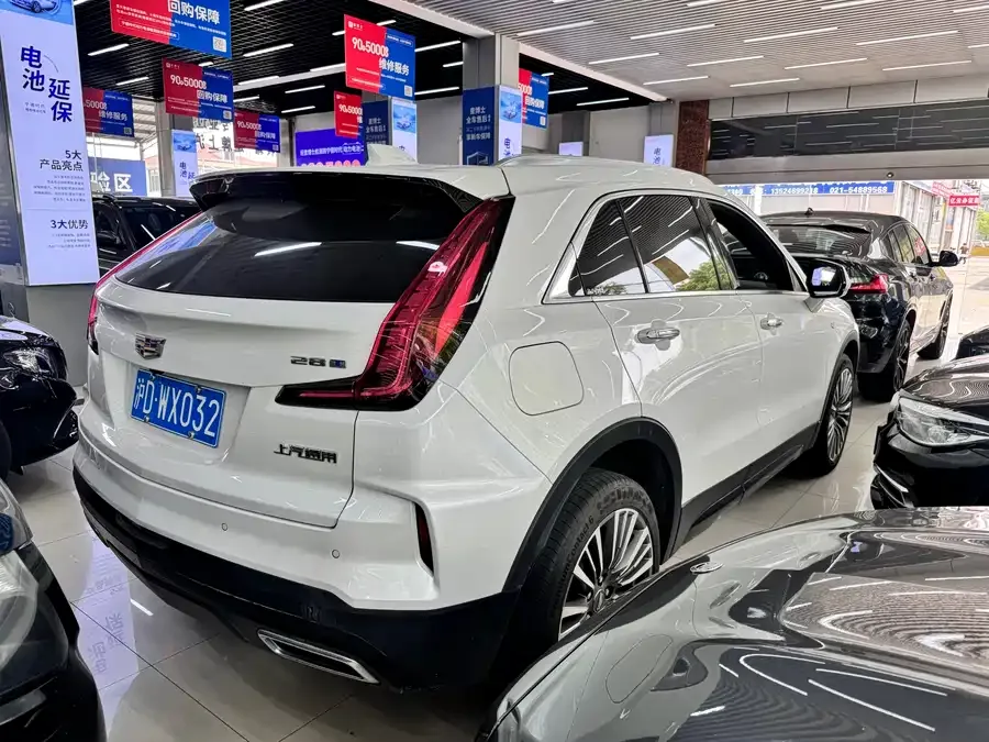 Cadillac XT4 2024 28T 2WD Premium Edition 2023 — миниатюра 4