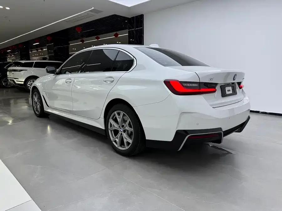 BMW i3 2025 eDrive 35 L 2025 — миниатюра 2