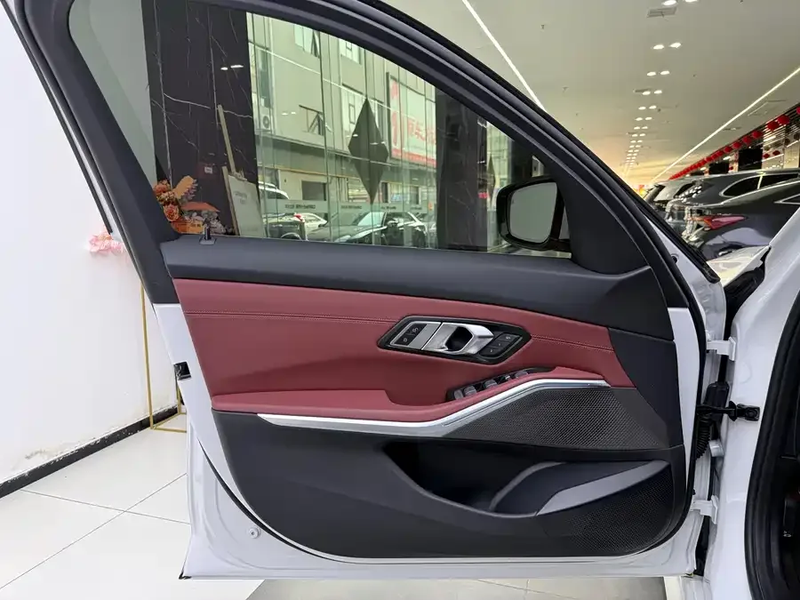 BMW i3 2025 eDrive 35 L 2025 — миниатюра 3