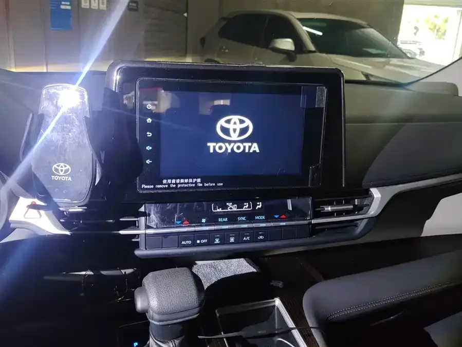 Toyota Sienna SIENNA 2023 2.5L Hybrid Comfort Edition 2023 — миниатюра 4