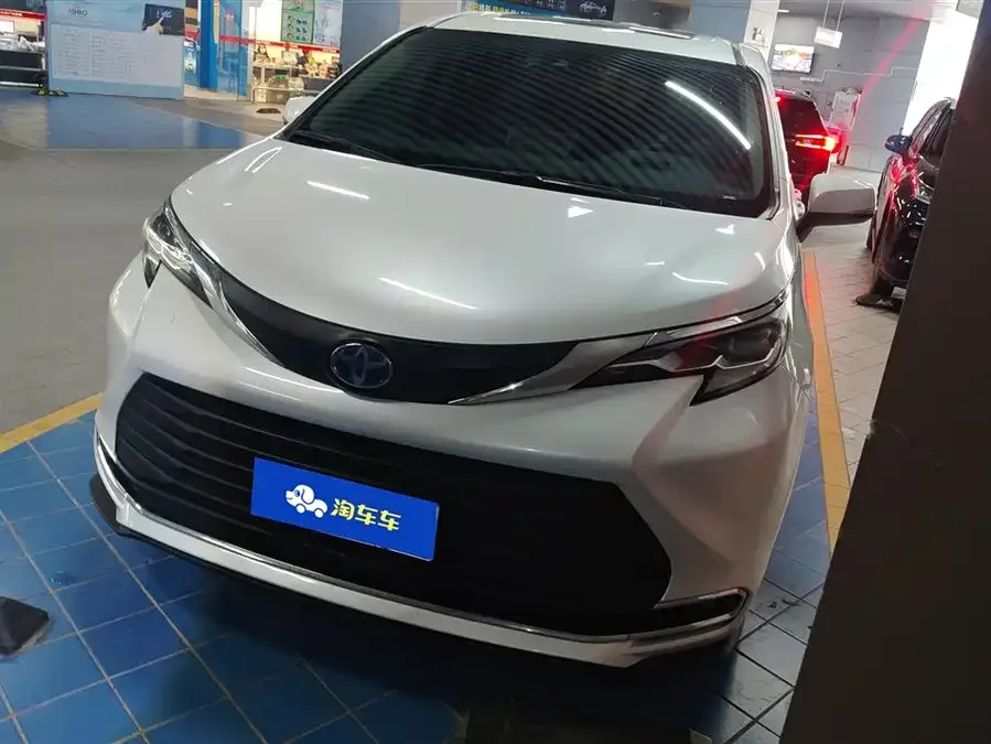 Toyota Sienna 2023