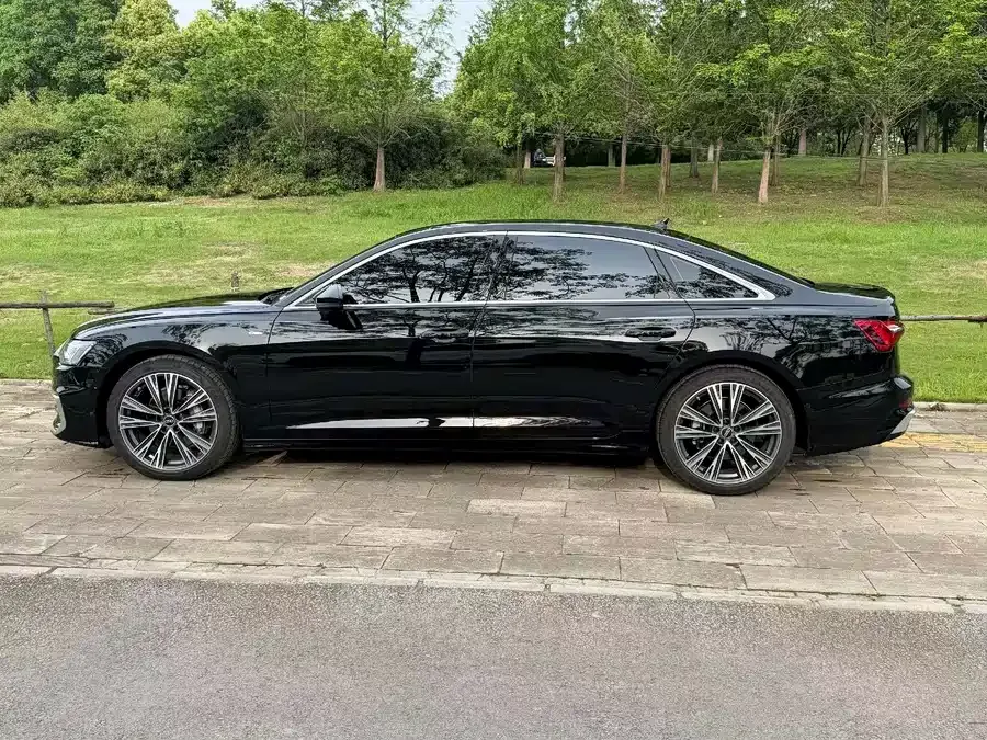 Audi A6L 2025 45 TFSI Selected Dynamic Edition 2025 — миниатюра 3