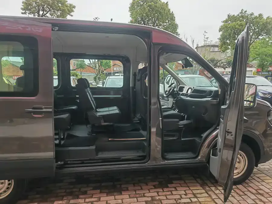 Ford Transit T8 Transit T8 2024 T8 2.0T Diesel Manual Center Axle Center Top 6-Seater Multi-Function Edition 2/2/2 2025 — миниатюра 4
