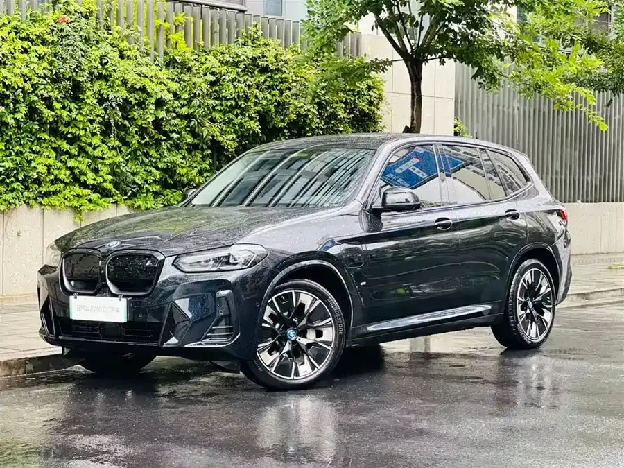 BMW iX3 2024