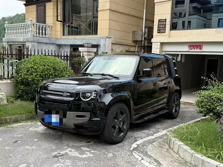 Land Rover guard 2024