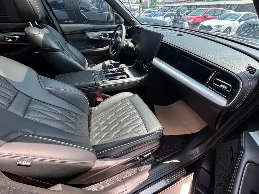 GAC Trumpchi GS8 Trumpchi GS8 2022 Pilot Series 2.0TGDI 2WD Luxury Smart Edition (7 Seaters) 2022 — миниатюра 2