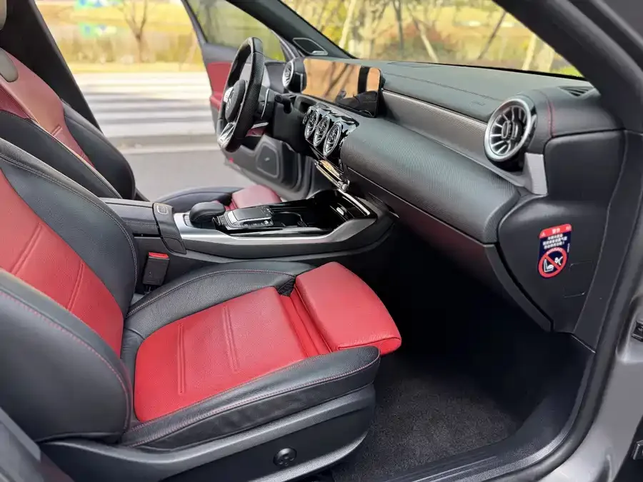 Mercedes-Benz A-Class AMG Mercedes-Benz A-Class AMG 2022 AMG A 35 L 4MATIC 2022 — миниатюра 2