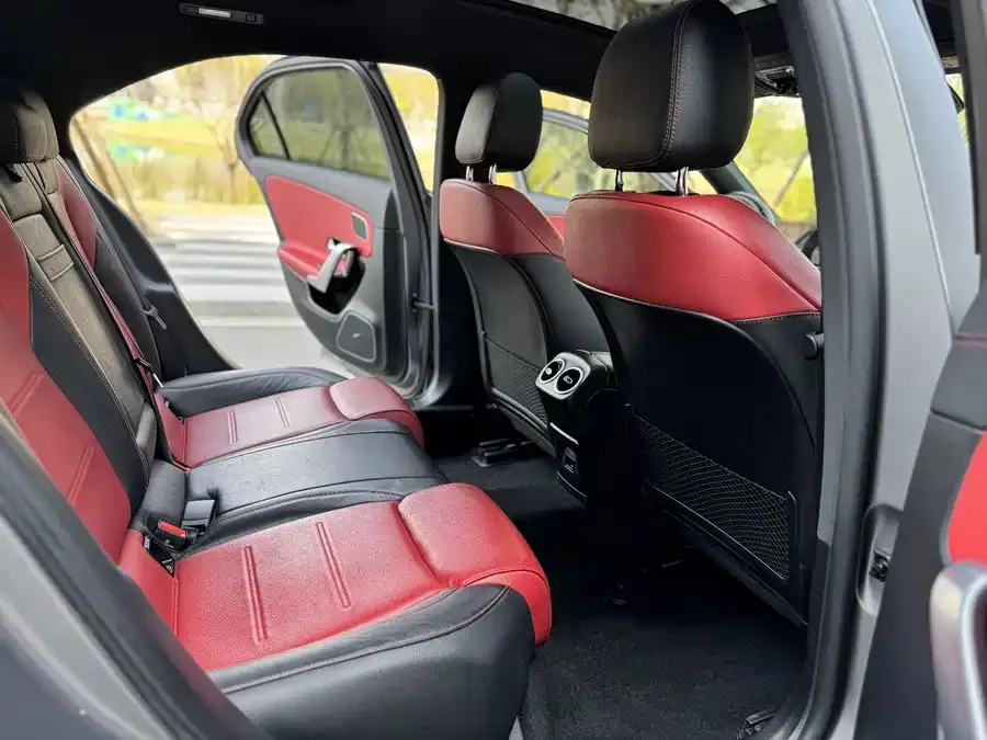 Mercedes-Benz A-Class AMG Mercedes-Benz A-Class AMG 2022 AMG A 35 L 4MATIC 2022 — миниатюра 4