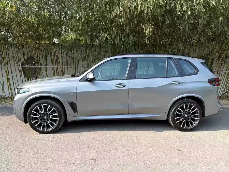 BMW X5 2025 xDrive 40Li M Sport Shadow Edition 2026 — миниатюра 5