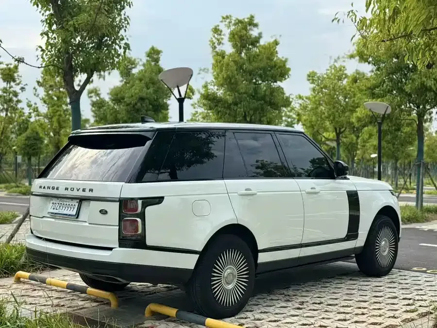 Land Rover Range Rover Range Rover 2022 3.0 L6 360PS Grand Edition 2022 — миниатюра 3