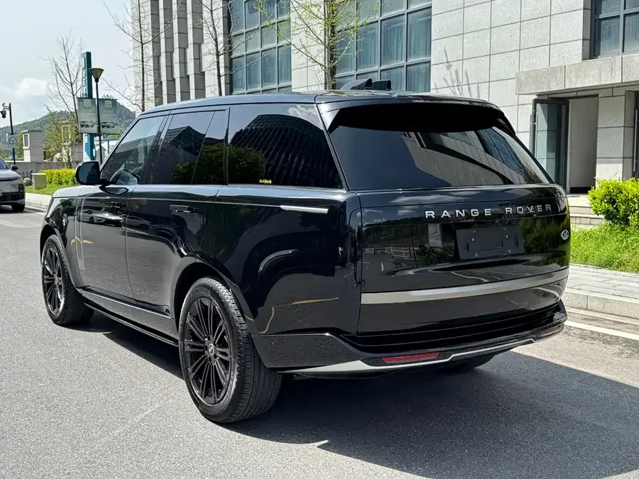 Land Rover Range Rover Range Rover 2023 3.0 L6 360PS Grand Edition 2023 — миниатюра 2