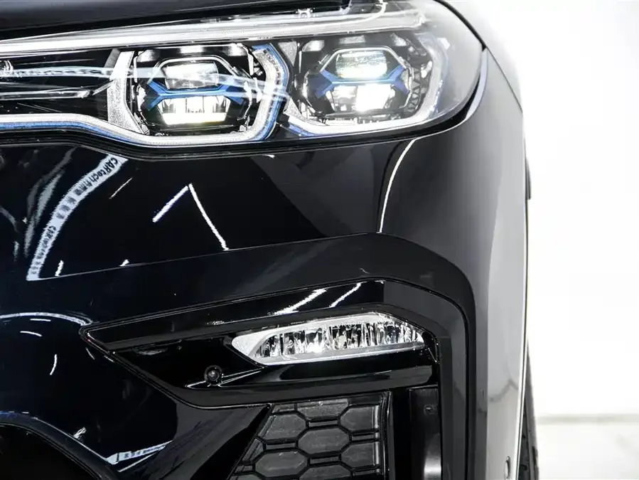 BMW X7 2022 xDrive40i Exclusive M Sport Package 2022 — миниатюра 3