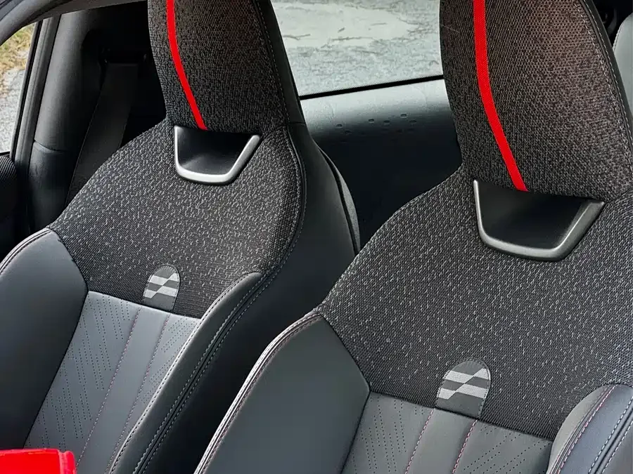 MINI JCW MINI JCW 2025 JOHN COOPER WORKS 2026 — миниатюра 3