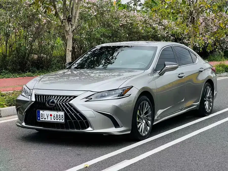 Lexus ES 2022