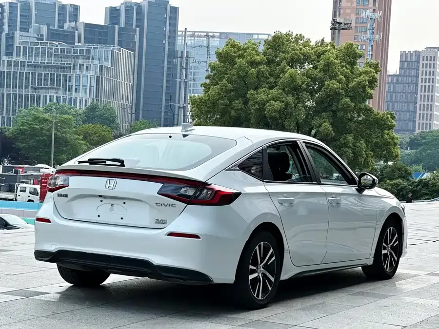 Honda CIVIC 2023 Civic HATCHBACK 240TURBO CVT Extreme Edition 2023 — миниатюра 5