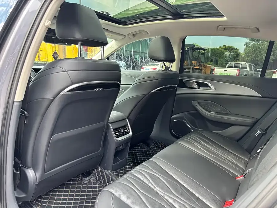 Hongqi H5 Hongqi H5 2023 2.0T Automatic Intelligent Connection Flagship Edition 2022 — миниатюра 2