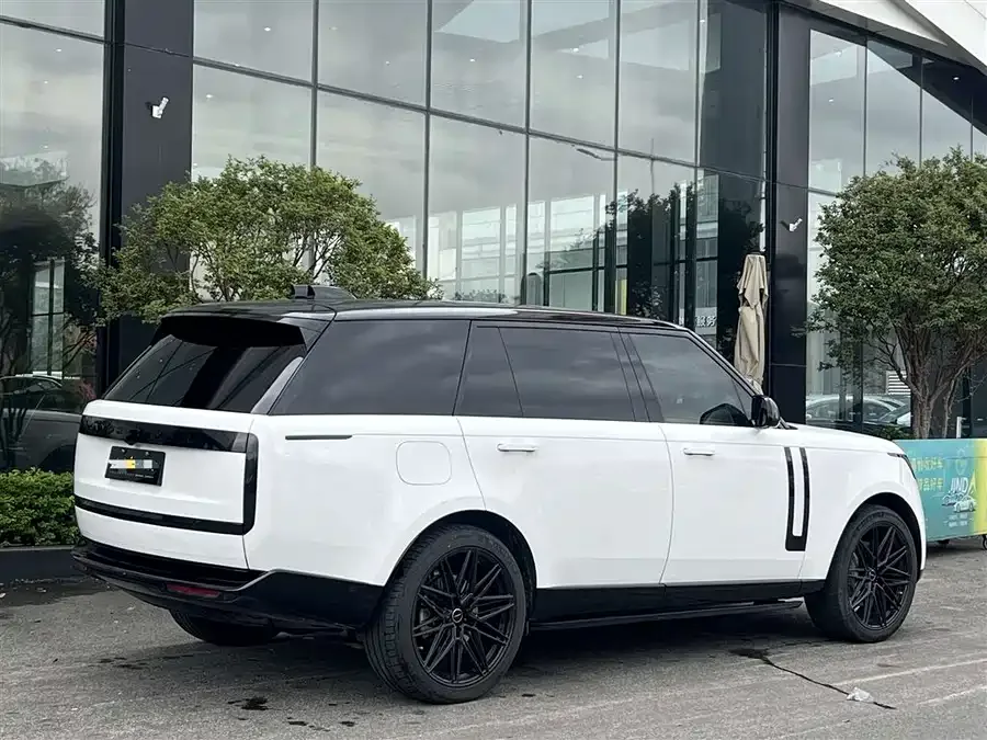 Land Rover Range Rover Range Rover 2024 3.0 L6 400PS Grand Extended Edition 7 Seaters 2025 — миниатюра 3