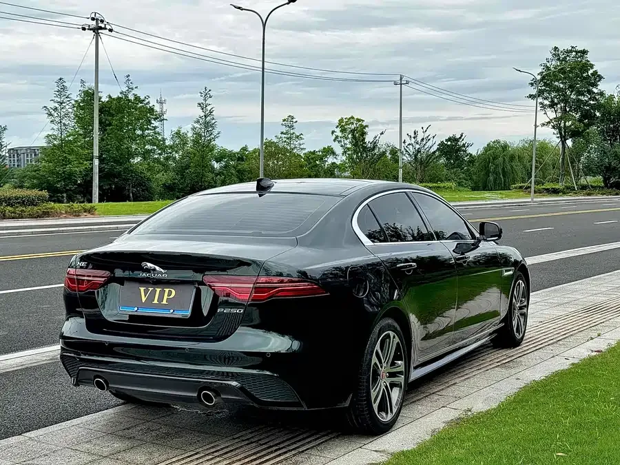 Jaguar XEL 2023 2.0T 250PS R-DYNAMIC S aggressive sports version 2023 — миниатюра 3
