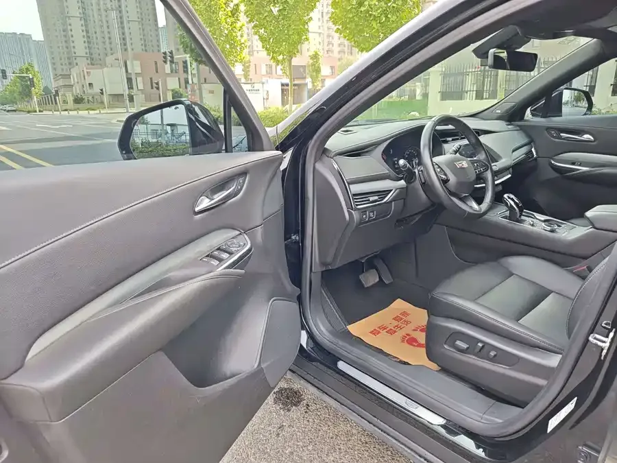 Cadillac XT4 2022 28T two-wheel drive luxury model 2023 — миниатюра 5