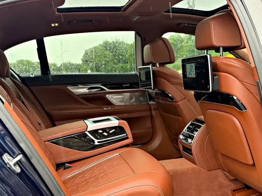 BMW 7 Series BMW 7 Series 2021 740Li xDrive Executive M Sport Package 2022 — миниатюра 4