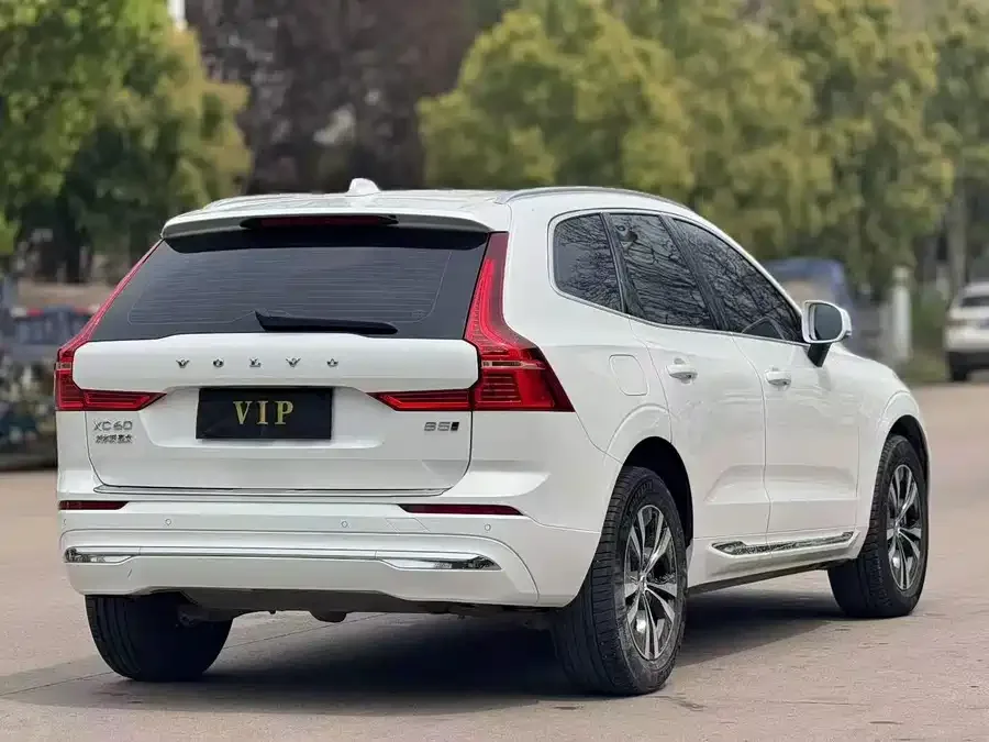 Volvo XC60 2024 B5 4WD Zhiyi Luxury Edition 2023 — миниатюра 3