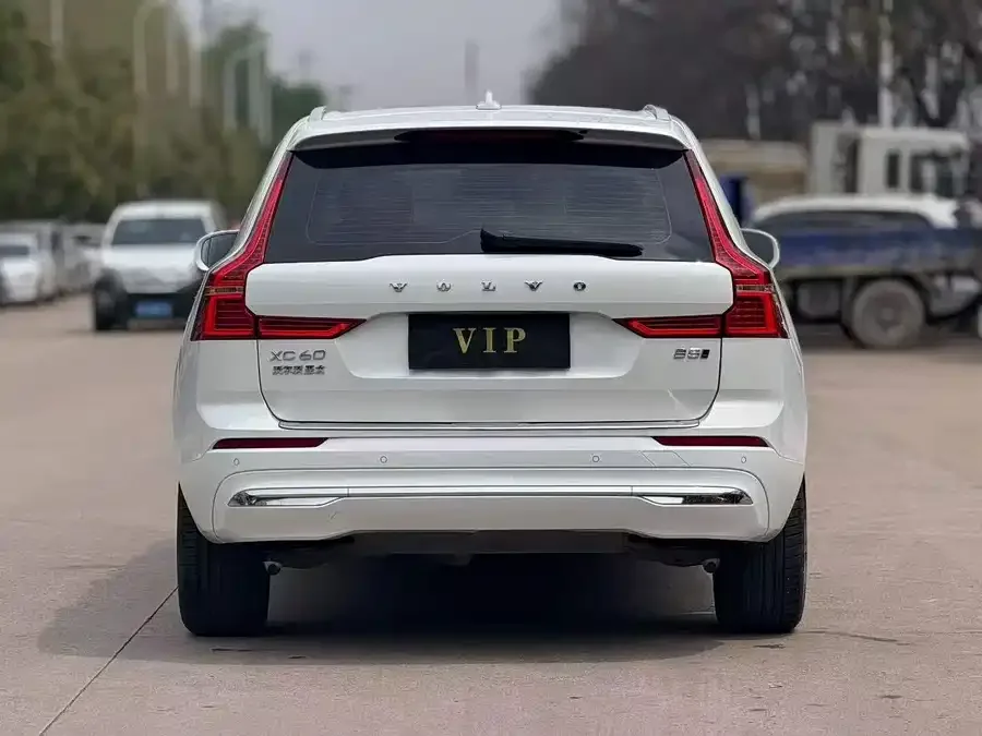 Volvo XC60 2024 B5 4WD Zhiyi Luxury Edition 2023 — миниатюра 5