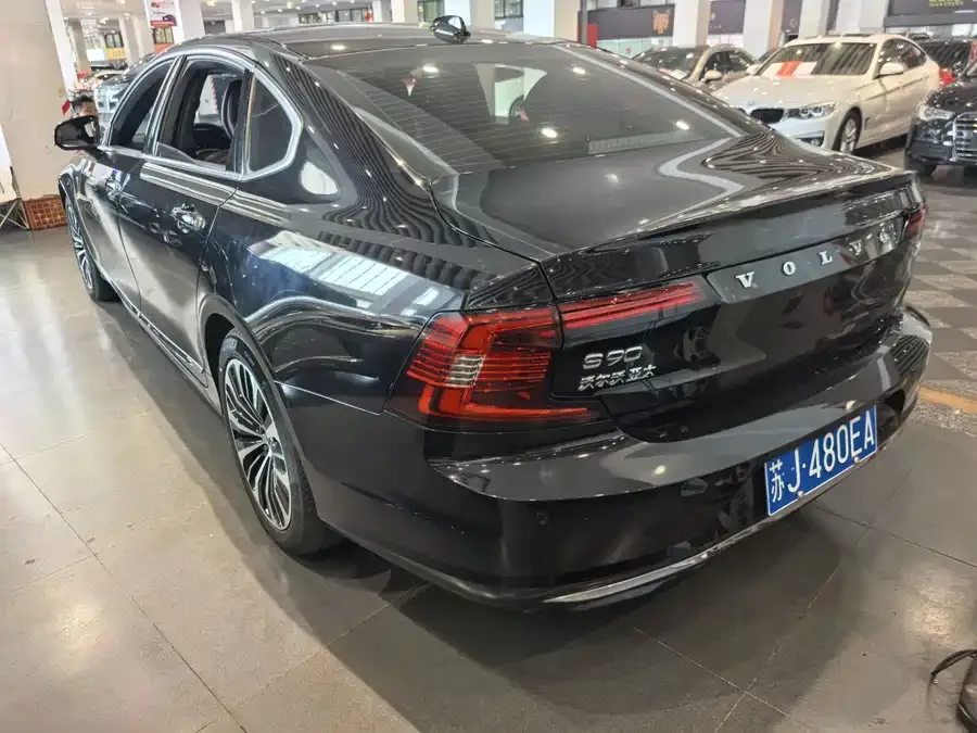 Volvo S90 2023 B5 Zhiyi Luxury Edition 2023 — миниатюра 4
