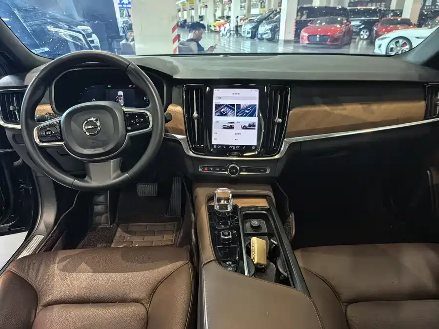 Volvo S90 2023 B5 Zhiyi Luxury Edition 2023 — миниатюра 5