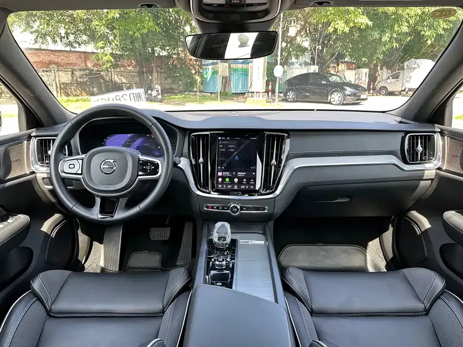Volvo S60 2024 B5 Smart Sports Edition 2024 — миниатюра 3