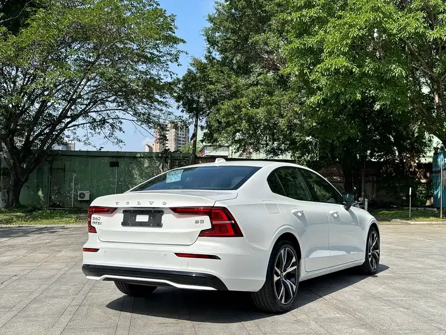 Volvo S60 2024 B5 Smart Sports Edition 2024 — миниатюра 4
