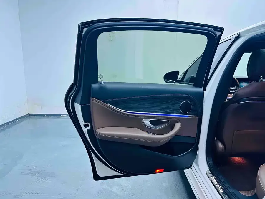 Mercedes-Benz E-class new energy Mercedes-Benz E-Class New Energy 2022 E 350 e L Plug-in Hybrid Sports Sedan 2022 — миниатюра 3