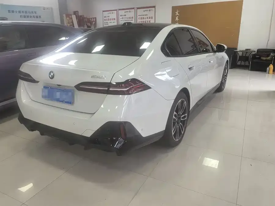 BMW 5 Series BMW 5 Series (Imported) 2026 525i M Sport Package 2025 — миниатюра 5