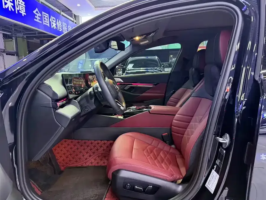 BMW 5 Series BMW 5 Series 2024 530Li Exclusive M Sports Package 2024 — миниатюра 3
