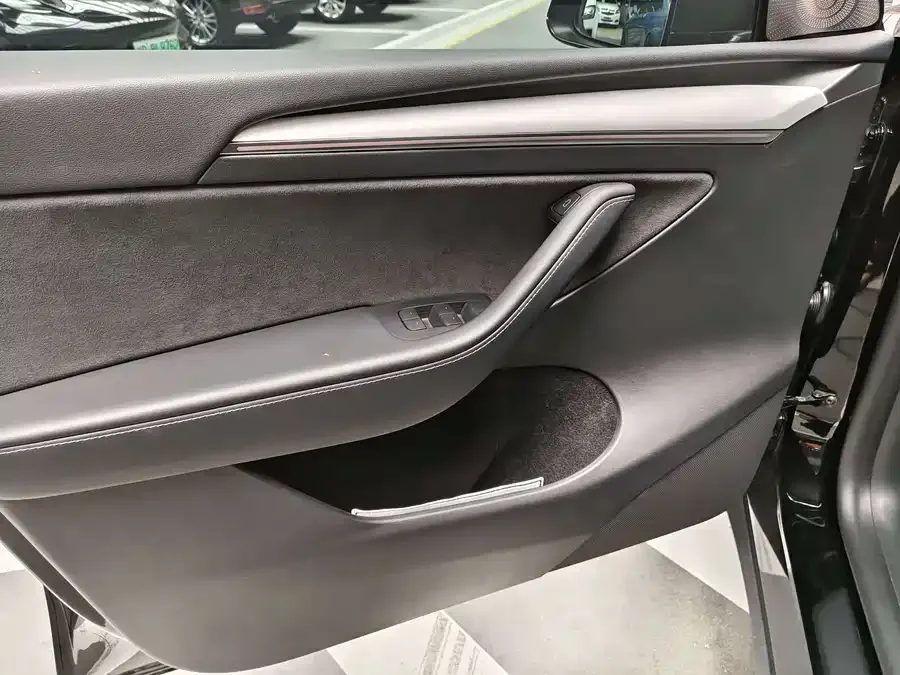 Tesla Model Y Model Y 2023 long-range all-wheel drive version 2023 — миниатюра 5