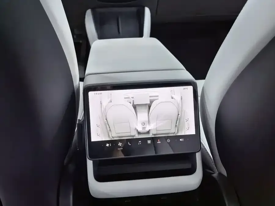 Tesla Model Y Model Y 2026 Long Range Rear-Wheel Drive 2026 — миниатюра 4