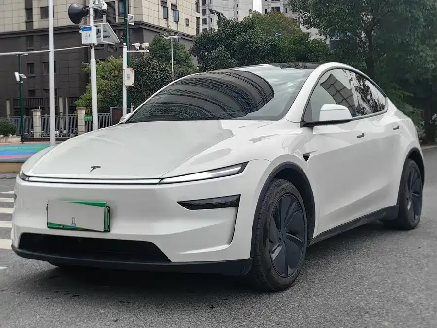 Tesla Model Y 2025