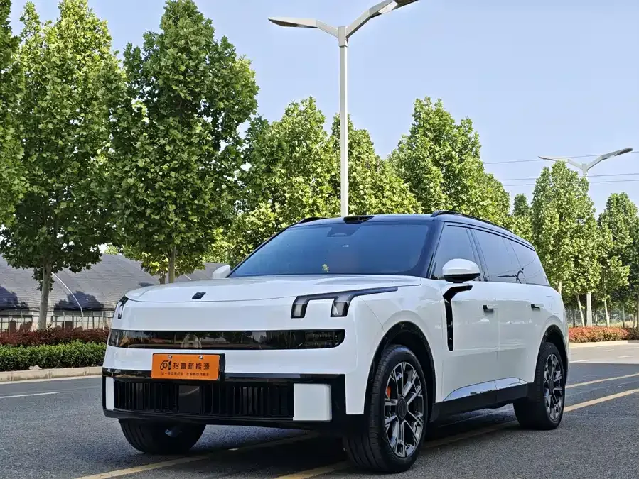 Lynk & Co 900 2025
